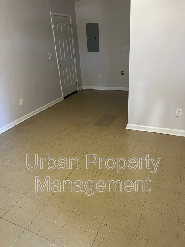 Building Photo - 713 Regent Pl