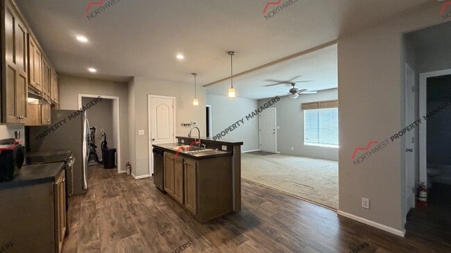 Building Photo - STATUS: *AVAILABLE* | R335 | $2295 + $100 flat rate for Electric and sewer
