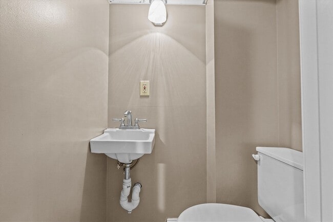 Building Photo - 61 Kathy Dr