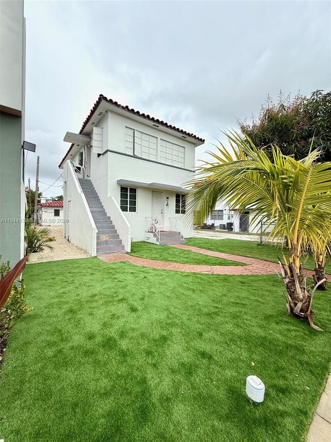 Building Photo - 711 SW 11th St