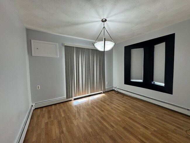 Building Photo - 722 Adams St