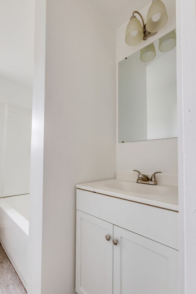 Building Photo - 440 Hays Ave