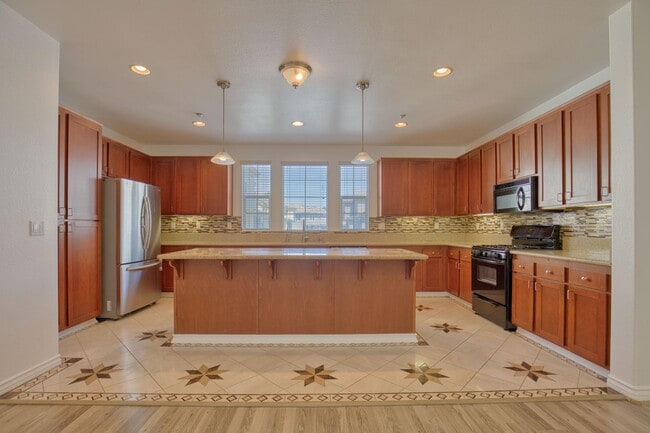 Primary Photo - 2706 Black Locust Ct