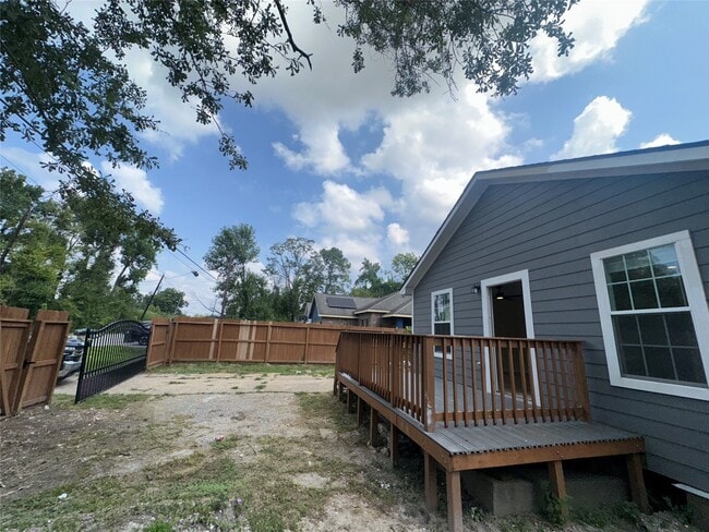 Building Photo - 5910 E Houston Rd