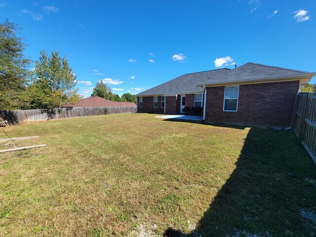 Building Photo - 1500 Cedar Hill Trail