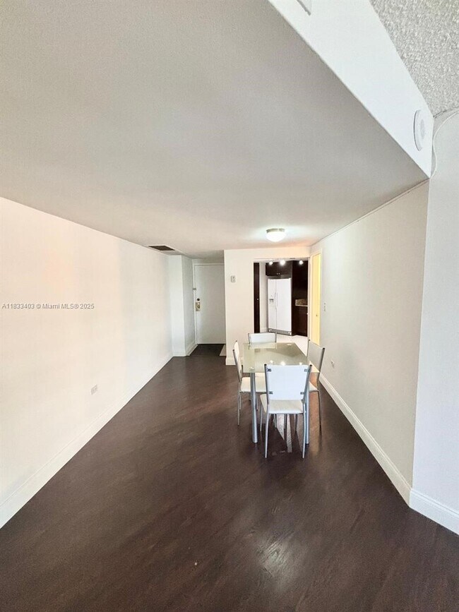 Building Photo - 801 Brickell Bay Dr