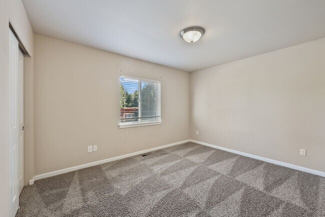 Building Photo - 4335 17th Way NE