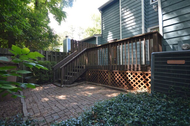 Building Photo - 616 Applecross Dr