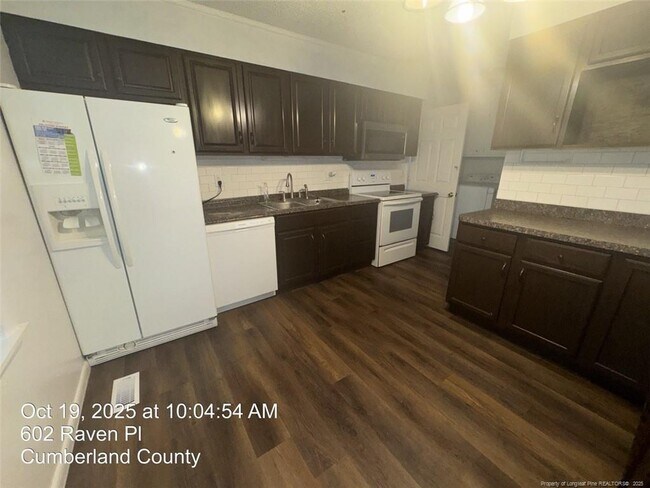 Building Photo - 602 Raven Pl