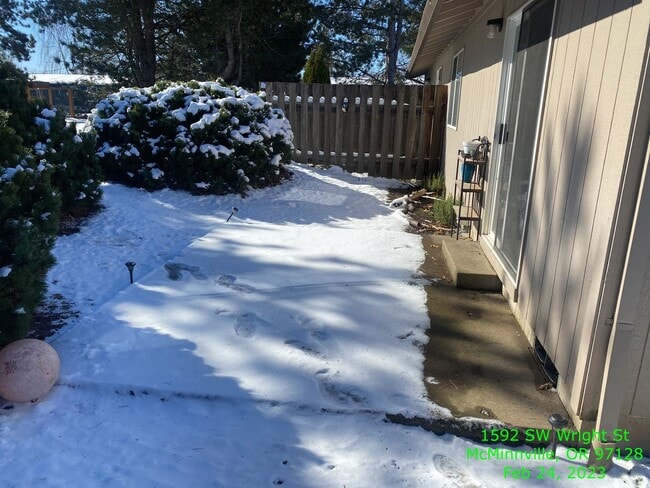 Building Photo - 1592 SW Wright St