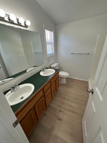 Building Photo - 670 Teton Dr