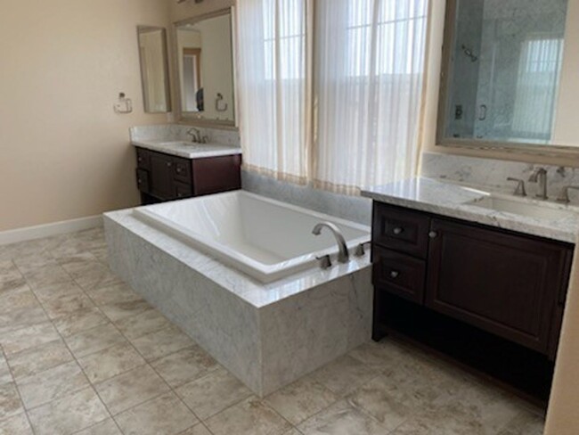 Building Photo - Beautiful 5 Bedroom Home for rent in Lopel...