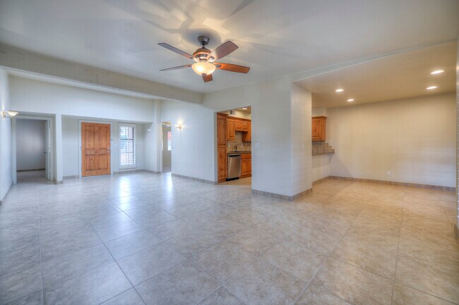 living - 8428 E Malcomb Dr