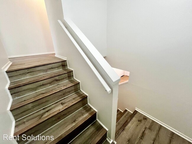 Building Photo - 2 br, 2.5 bath House - 715 Kensington Lake...