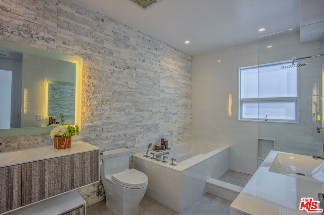 Building Photo - 947 4th St