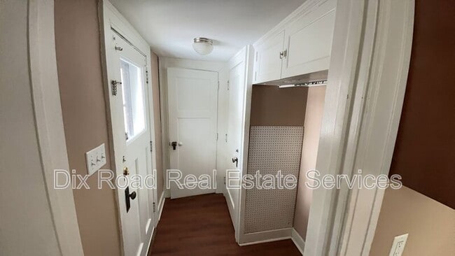 Building Photo - 15 Vassar Dr