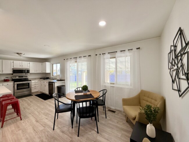 Building Photo - 2708 W 98th Dr