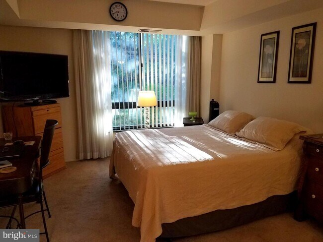 Building Photo - 1808 Old Meadow Rd