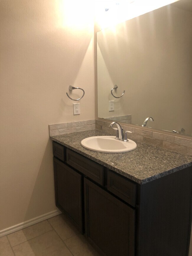 Building Photo - Newer Construction in CISD