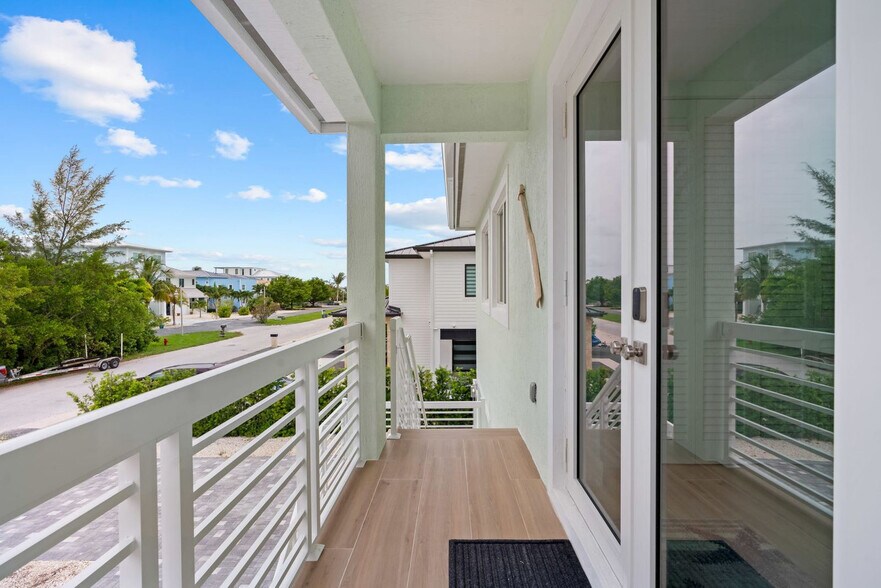 Building Photo - 83 Pescayo Ave