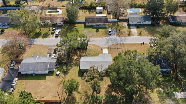 Building Photo - Cozy, fenced 2BR, 1.5BA in NE