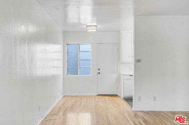 Building Photo - 1342 Yale St