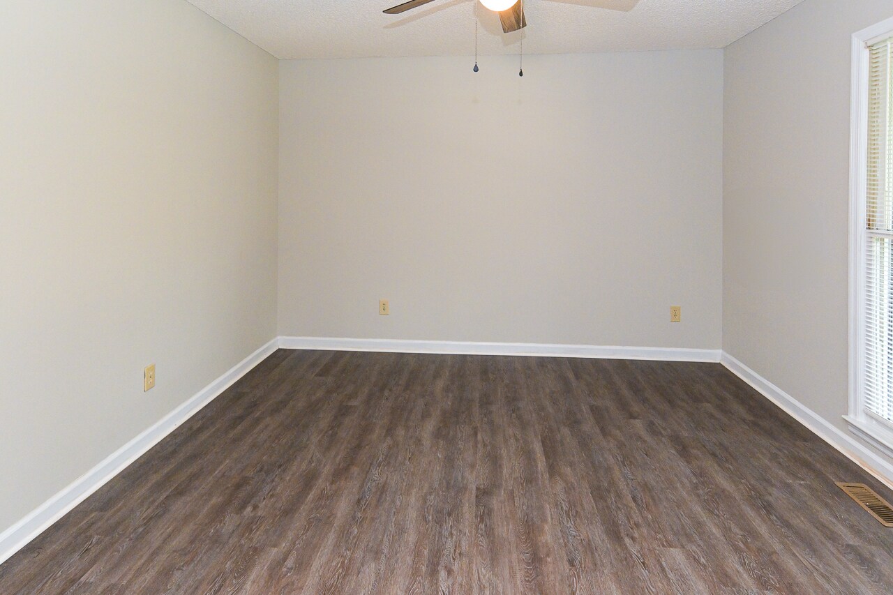 Building Photo - 157 Greenwood Dr