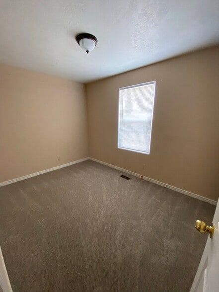 Building Photo - 4169 NW Pinion Cir