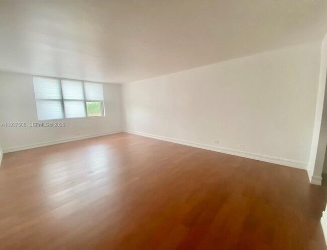 Building Photo - 1800 NE 114th St