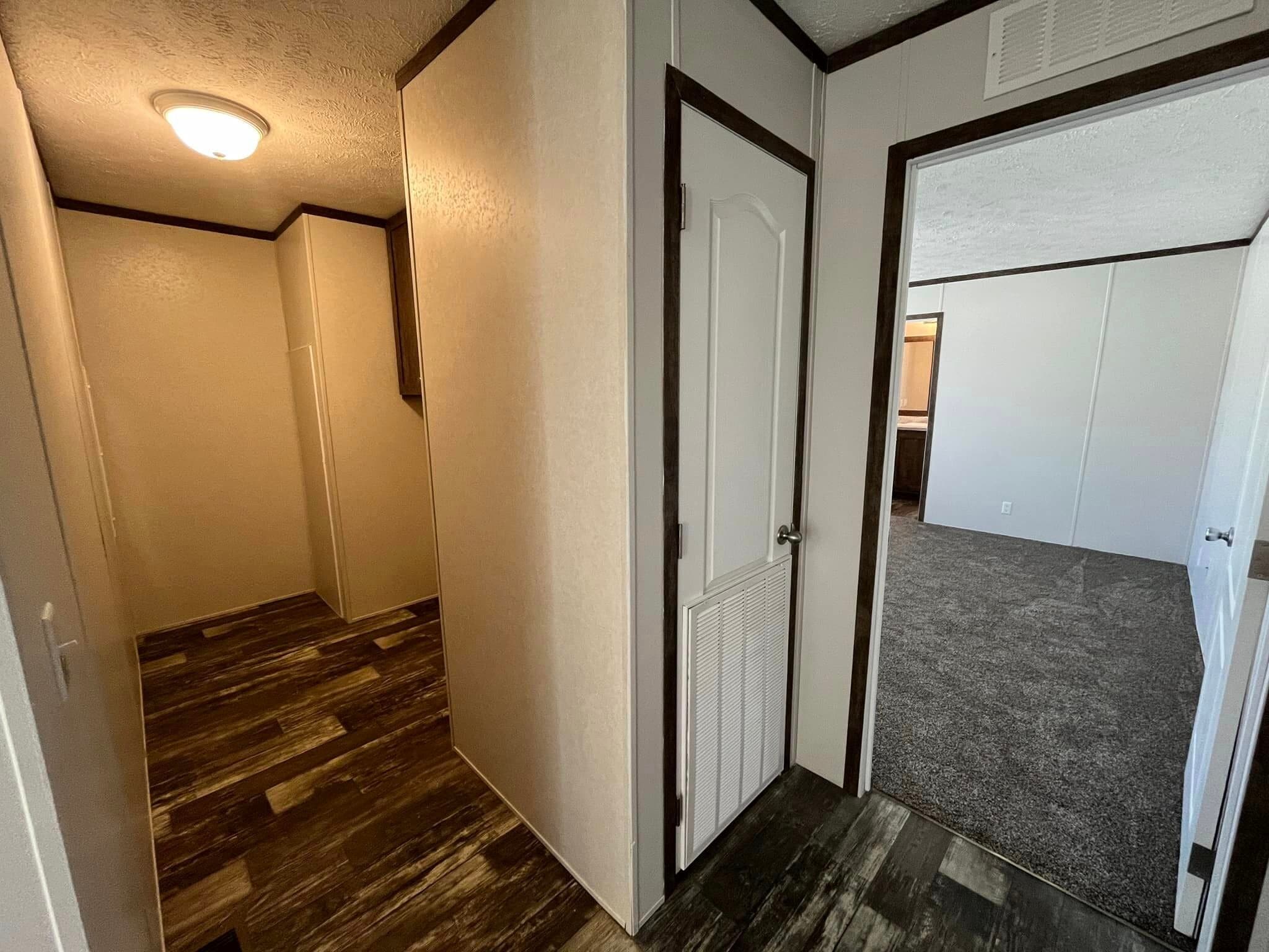 Building Photo - 1319 W Plum St