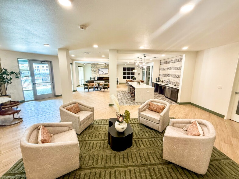 Primary Photo - Leon Creek Flats