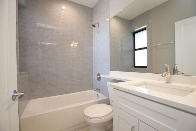 Building Photo - 3948.5 N Janssen Ave