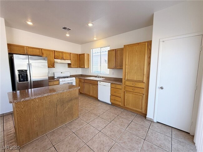 Building Photo - 5968 Hickory Nut Ave
