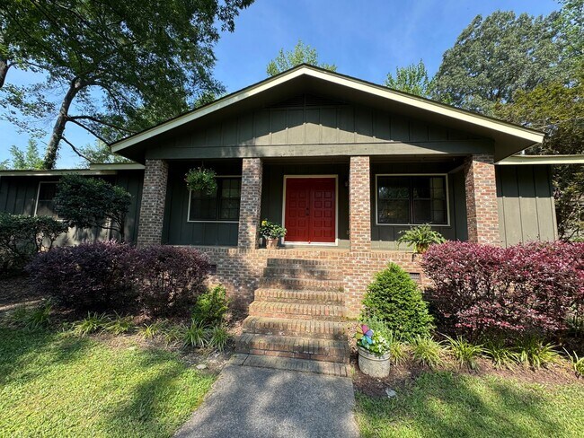 Building Photo - Furnished 3-Bedroom, 2-Bath Home in Peacef...