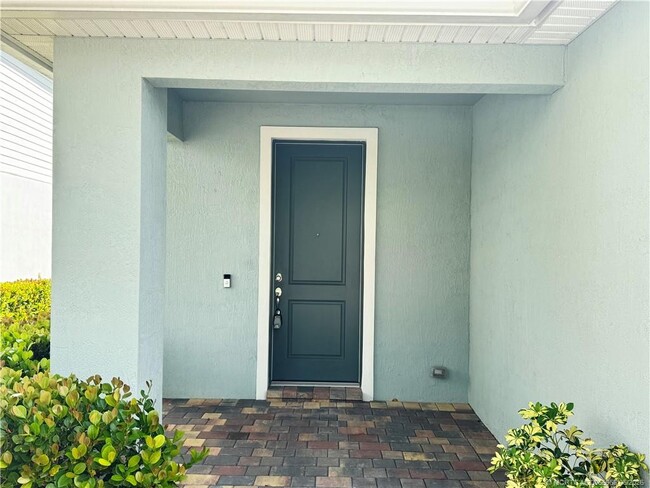 Building Photo - 10214 SW Captiva Dr