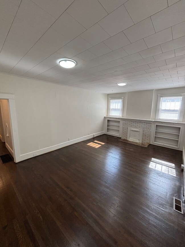 Building Photo - Inglenook 4118