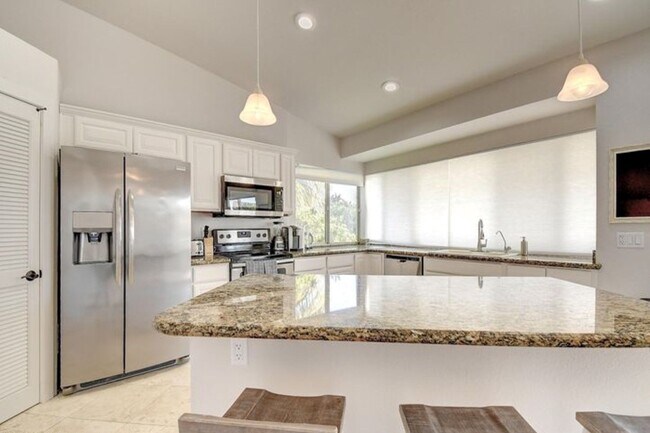 Building Photo - 5623 E Claire Dr