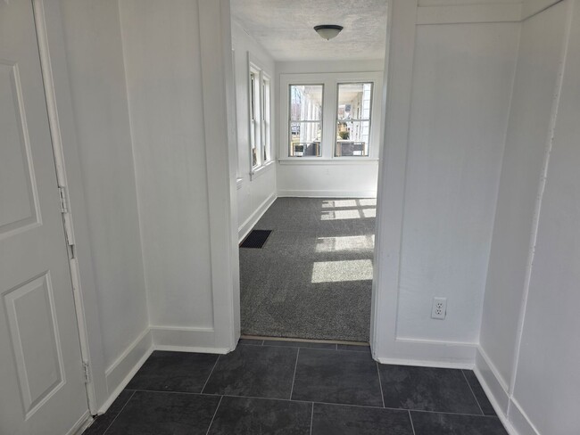 Building Photo - 313 E Ewing Ave