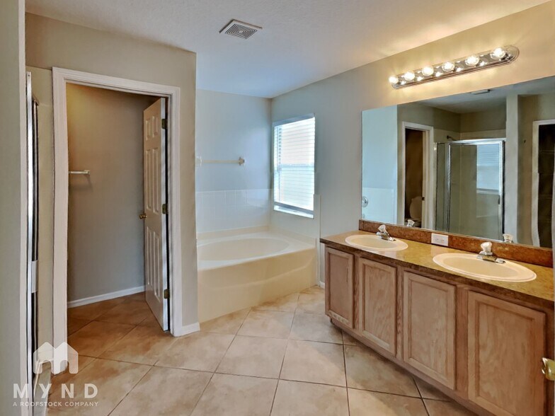 Building Photo - 4852 Barchetta Dr