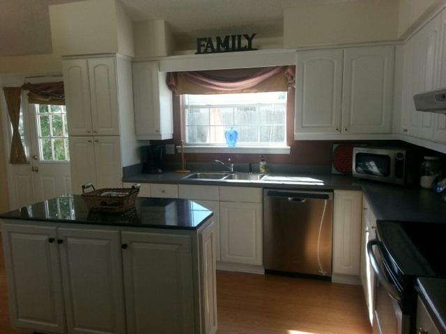 Building Photo - 880 Brande Ct