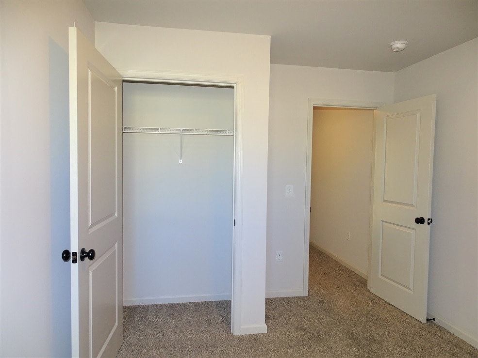 Building Photo - 228 Lakeside Xing