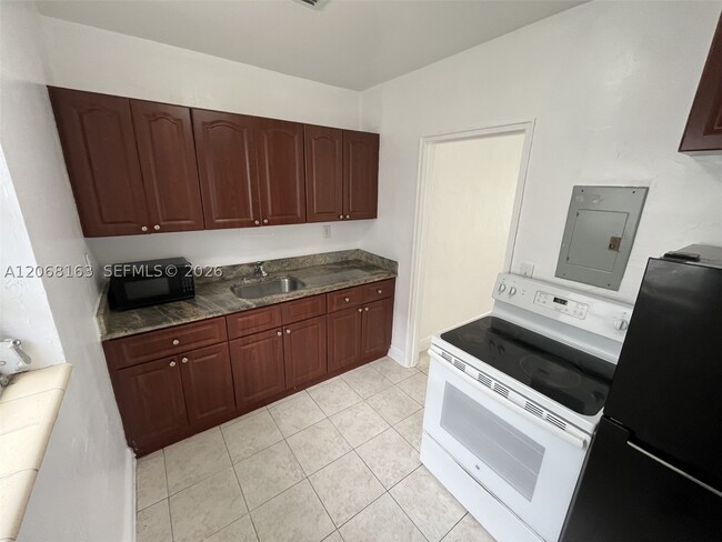 Building Photo - 3911 W Flagler St