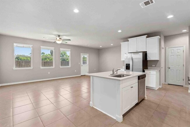 Building Photo - 11724 Saddle Rock Dr