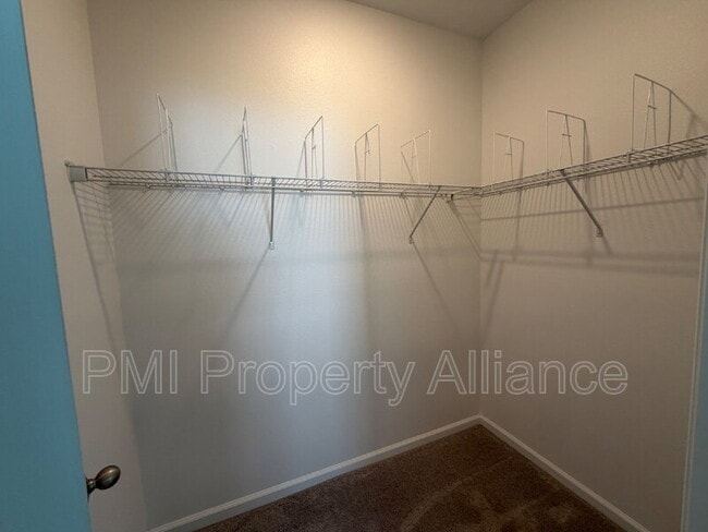 Building Photo - 2021 Hemingway Cir