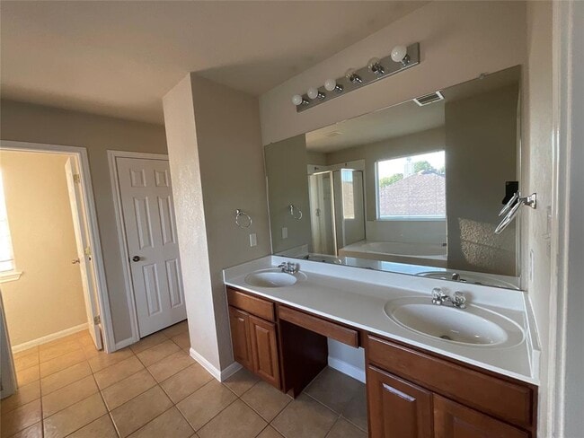 Building Photo - 4427 Meadowside Ln