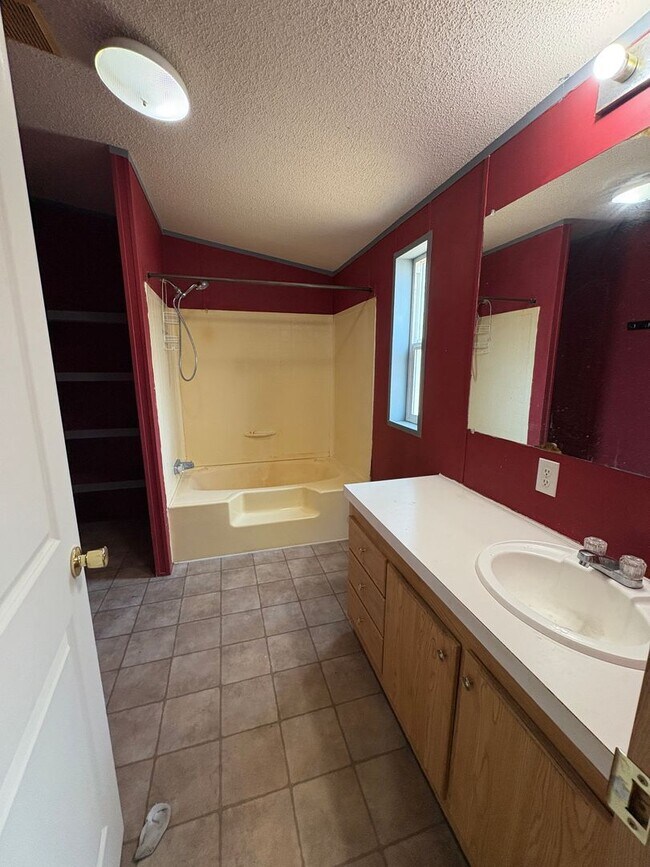 Building Photo - 2703 Olivine St