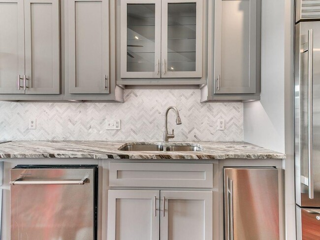 Building Photo - 115 NE 3rd St