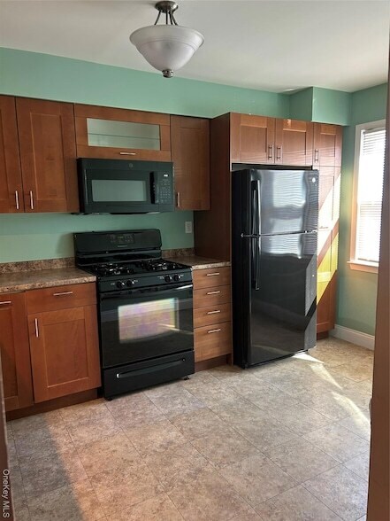 Building Photo - 135 W Nyack Rd