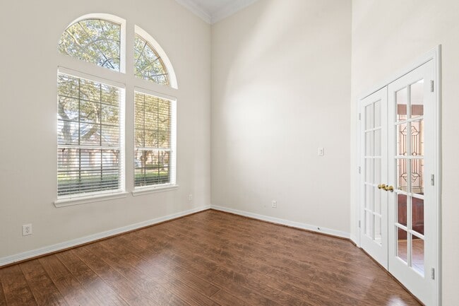 Building Photo - 5819 Brook Bend Dr