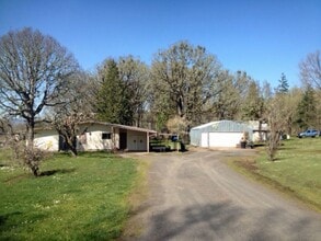 Building Photo - Dexter 2 bedroom house with large shop